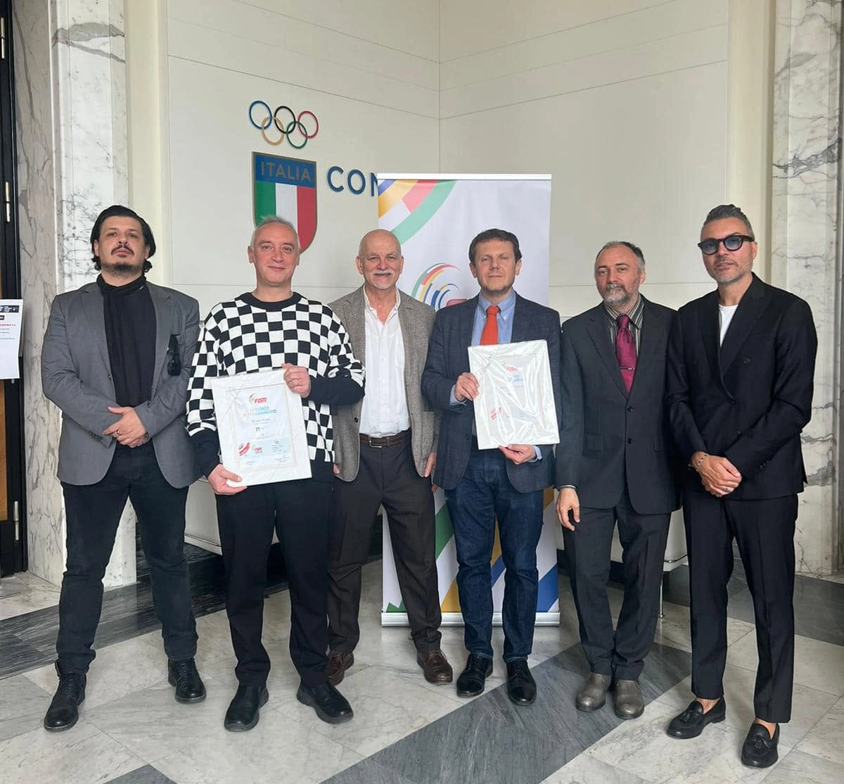Riccardo Cangini of Be2Bit with the FISR Honorary Card Number Zero eSports